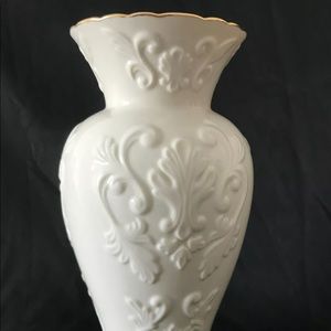 Lenox Georgian Pattern Vase Gold Details 7 1/4"
